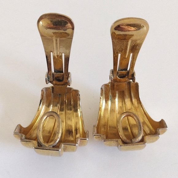 SOLD DO NOT PURCHASE Dior Signed Vintage Fan-Shaped Gold-Plated Clip Earrings - Picture 6 of 8